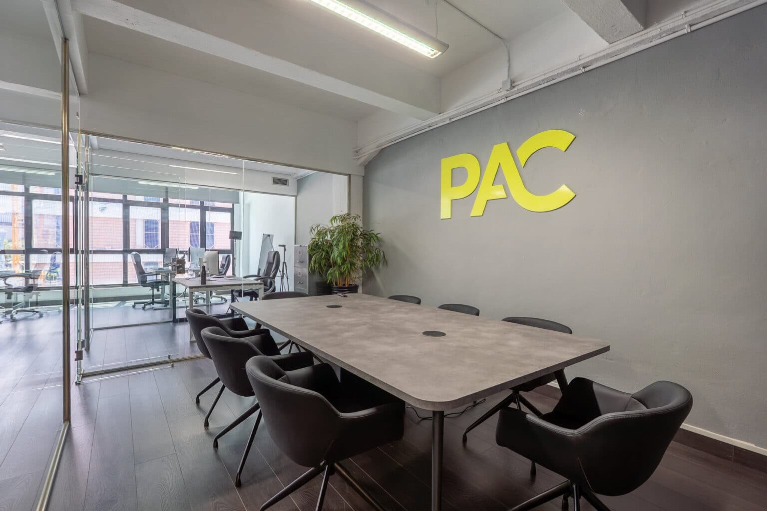 Sala de reuniones de PAC Publicidad en Jon Arrospide 11, 2ª planta, Bilbao